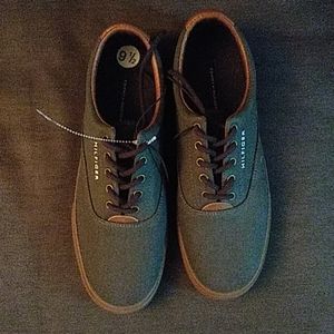 NEW TOMMY HILFIGER PHELIPO8 N.Y.C. SHOES 9 1/2